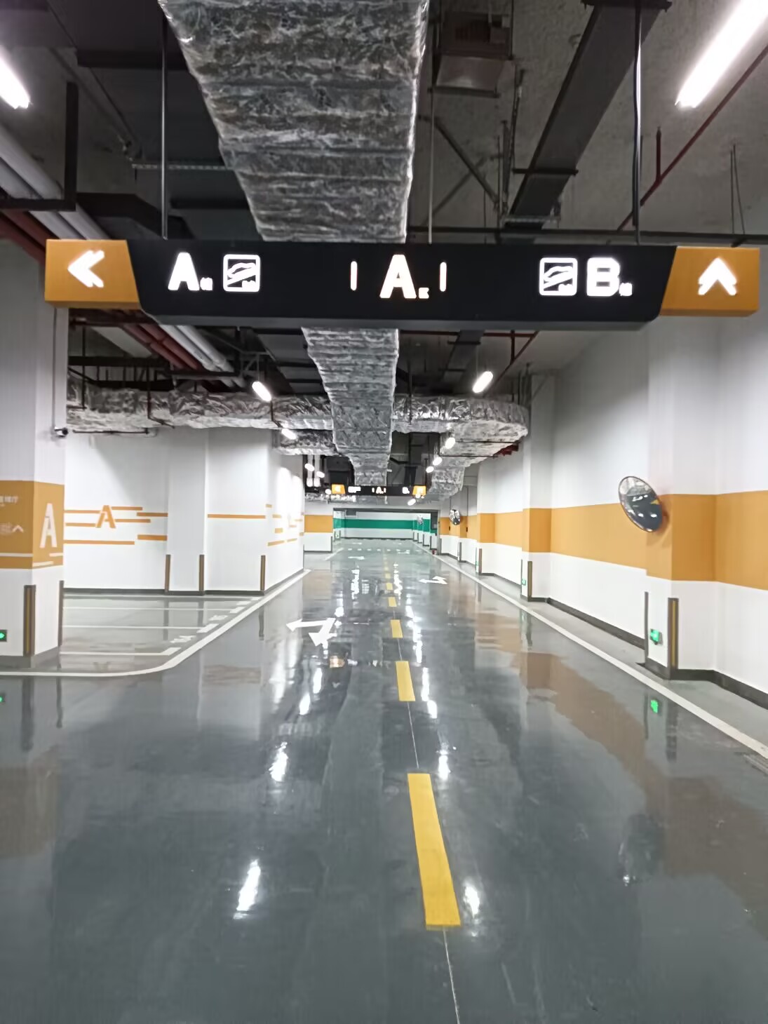 南京停车场灯箱订做，不锈钢烤漆灯箱，发光吊牌灯箱  南京金属烤漆灯箱  悬挂发光吊牌灯箱
