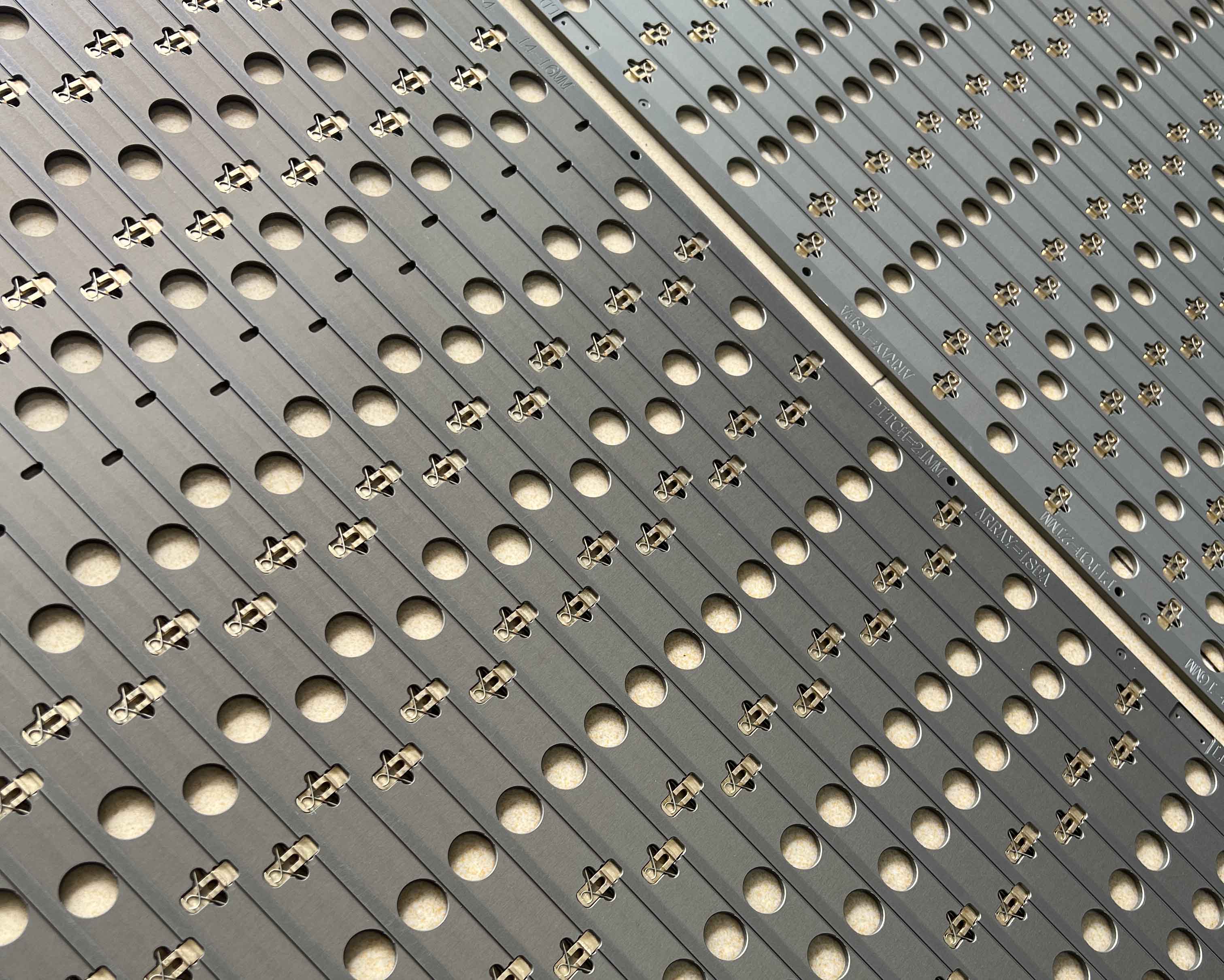 LED灯条专业卡扣治具灯板通用治具生产厂家  灯条专用卡扣治具  LED灯条治具