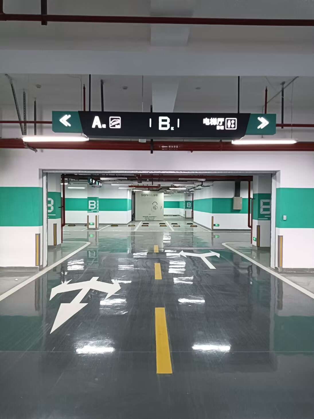 南京烤漆龙门牌厂家，发光龙门牌定制，停车场灯箱制作  南京停车场灯箱定制  南京烤漆发光灯箱