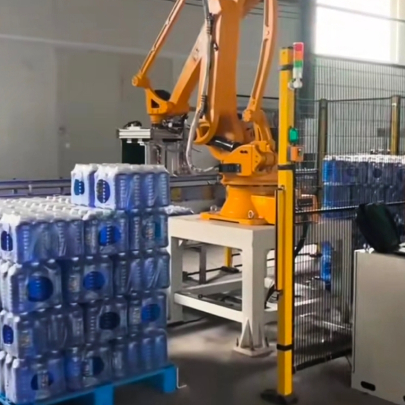 膜包矿泉水搬运智能码垛机器人