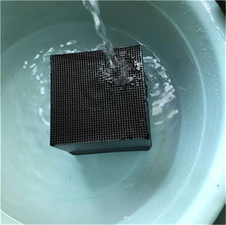 大量批发供应活性炭 柱状 蜂窝状 颗粒 粉末状均有 厂家批发  污水处理  蜂窝活性炭的价格  蜂窝活性炭的特点