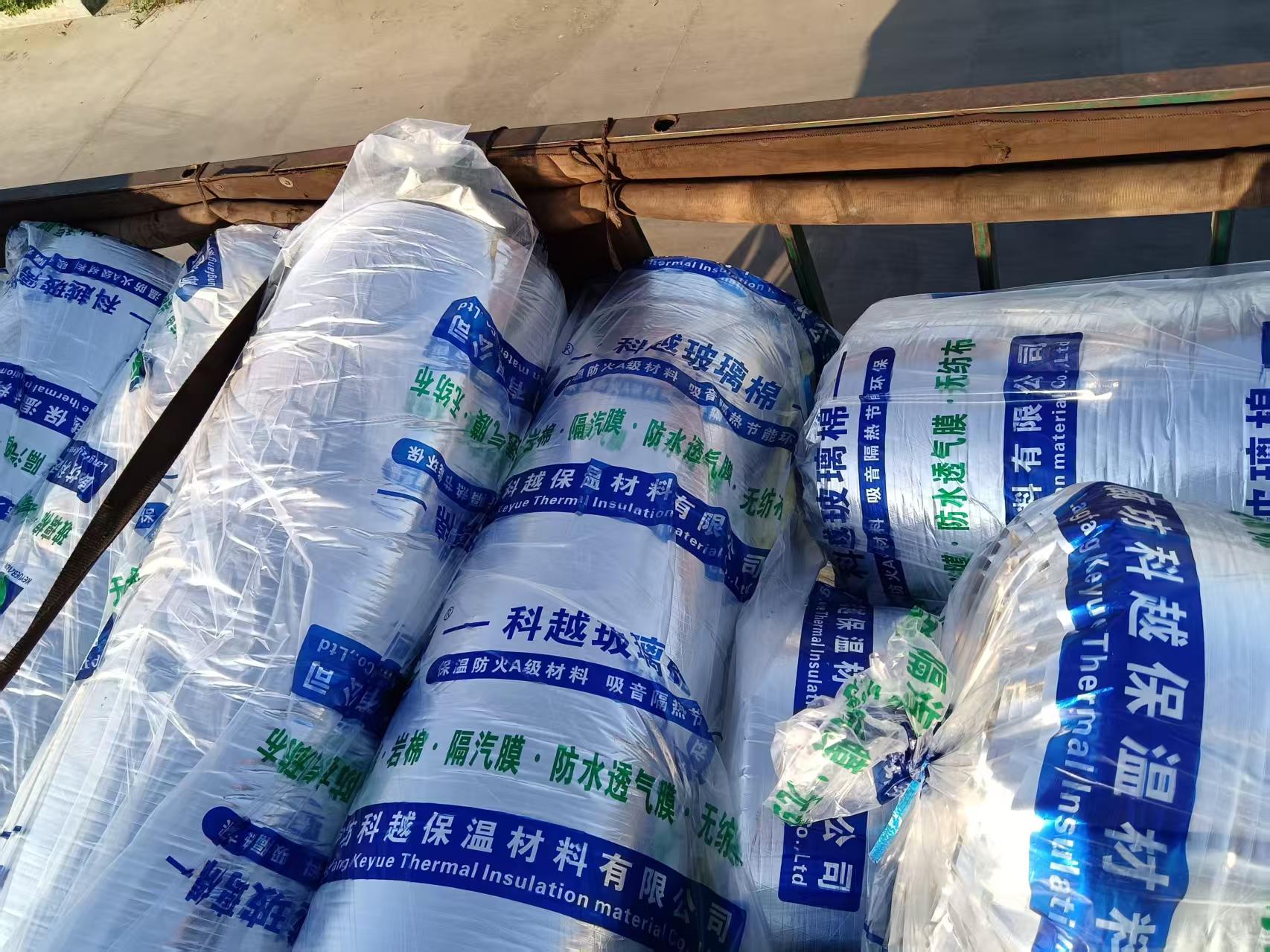 广西钦州超细玻璃棉卷毡 隔断填充不易断裂厂家供应  轻钢别墅  钢结构厂房  养殖大棚