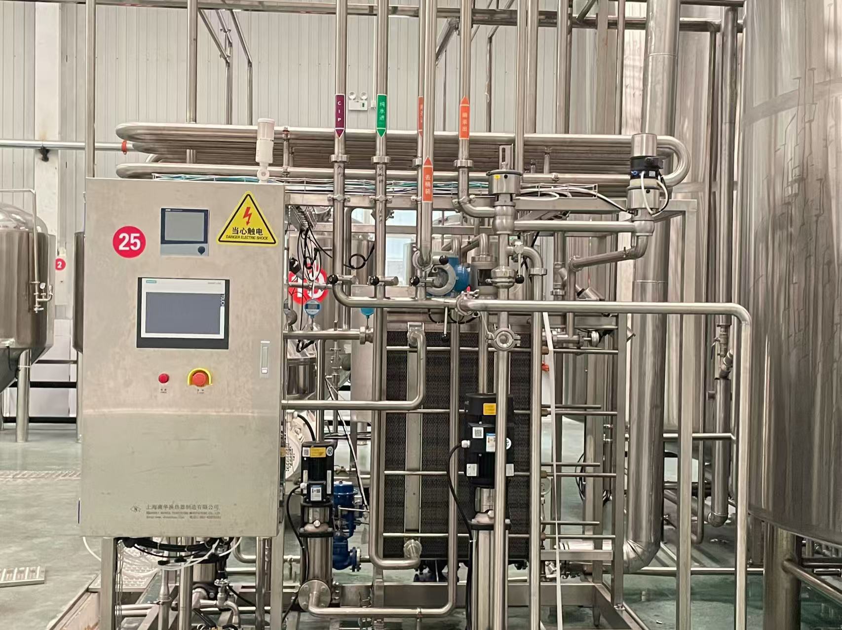 酒厂智能化50吨精酿啤酒设备 大型啤酒设备定做工厂  酒厂啤酒设备  啤酒设备工厂